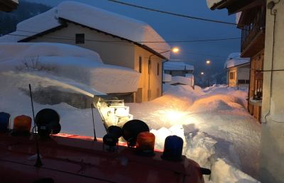 Neve devasta Piceno e Alto Fermano, tanti interventi dei Vigili del fuoco
