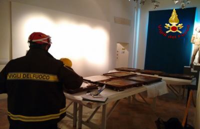 Vigili del fuoco Ascoli, recupero opere d'arte al Palazzo dei Priori di Fermo
