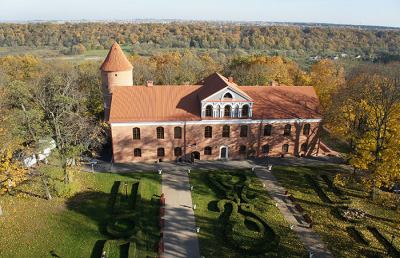 La Biennale Internazionale della Ceramica di Ascoli approda in Lituania