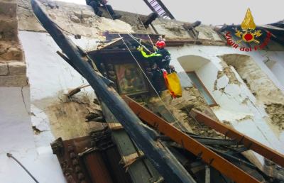 Arquata del Tronto, Vigili del fuoco recuperano ultimi dipinti chiesa San Francesco