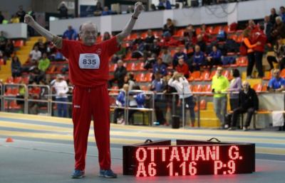 Atletica, record del mondo del centenario Ottaviani agli Italiani master indoor