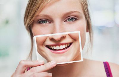 Idratazione amica del sorriso: ecco perché bere acqua aiuta la salute dentale