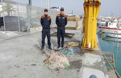 Guardia Costiera San Benedetto, sequestrati 700 metri di reti da posta abusive