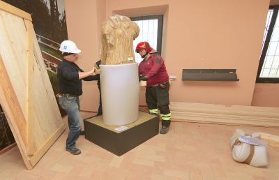 Vigili del fuoco Ascoli, messa in sicurezza statua che raffigura dea Cerere