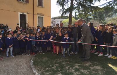 Ascoli Piceno, tanti bambini per l'inaugurazione del nuovo giardino in Viale De Gasperi