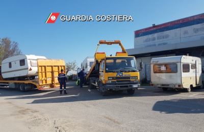 Guardia Costiera San Benedetto, rimosse roulotte che occupavano area portuale