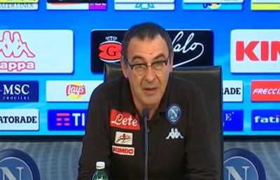 Napoli, Sarri ancora una volta scurrile: ''Non ci manca un caxxo...''