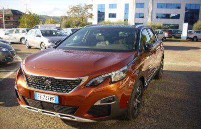 Ecco la nuova Peugeot 3008, la rottura degli schemi