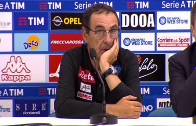 Napoli, Sarri ironico: ''Dove possiamo migliorare per il futuro? Nei sorteggi...''