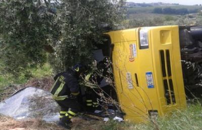 Corropoli: sfiorata la tragedia, si ribalta scuolabus con venti bambini a bordo