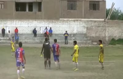 Pazzesco in Perù, arbitro prima espelle e poi picchia un giocatore!