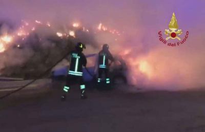 Porto Sant' Elpidio, vettura in fiamme al casello autostradale