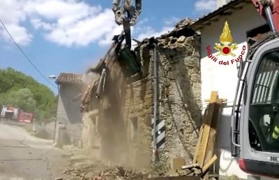 Arquata del Tronto: i Vigili del fuoco riaprono la strada per Faete e Spelonga 