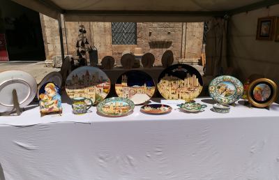 Ascoli Piceno, inaugurata la mostra mercato dell'Accademia Maiolicari