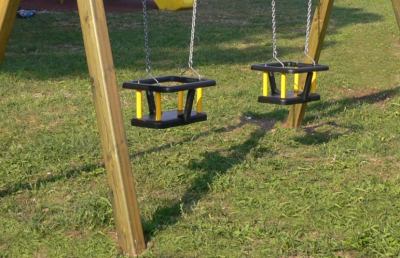 Carcere Ascoli, altalene e scivoli per bambini durante incontri con genitori reclusi