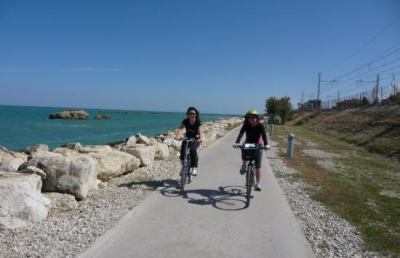 Scogliere a protezione della pista ciclopedonale Grottammare-Cupra Marittima
