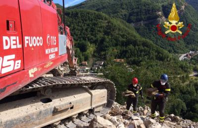 Arquata del Tronto, Vigili del fuoco recuperano archivio comunale