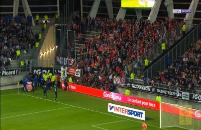 Paura in Francia, cede la tribuna durante Amiens-Lille. Sono oltre 20 i feriti 
