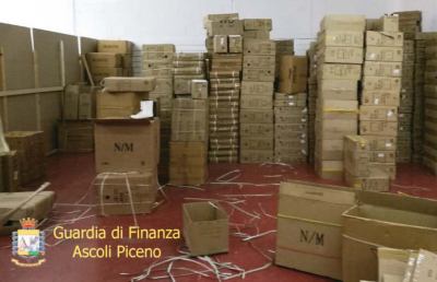 Guardia Finanza Ascoli, smantellata filiera del falso con operazione ''Fake Market''