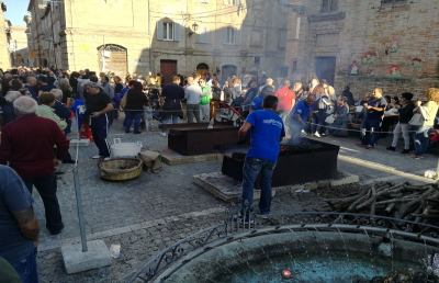 Montefiore dell'Aso, edizione da record per la ''Castagnata in Piazza''