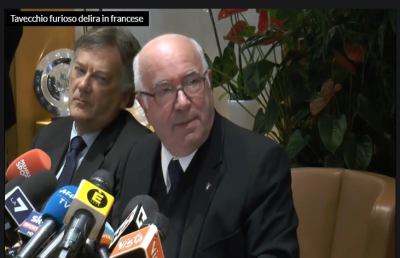 Figc, Tavecchio si dimette e perde le staffe in francese in conferenza stampa