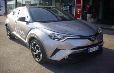 Ecco la C-HR Toyota, un crossover tutto spigoli e unicità