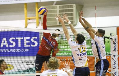 Volley Serie A2, scivolone interno della M&G Videx Grottazzolina contro Roma