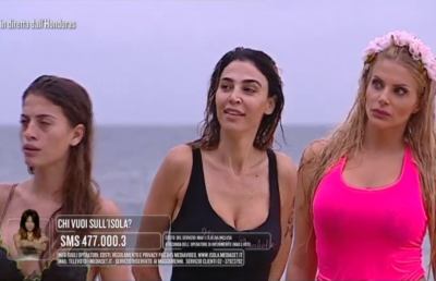 Cecilia Capriotti in grande forma nella prima puntata de ''L'Isola dei Famosi''