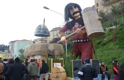 Montefiore dell'Aso, fervono i preparativi per la prima sfilata del Carnevale