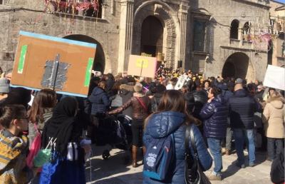 Ascoli Piceno, grande successo per il Carnevale delle Scuole del Giovedì Grasso
