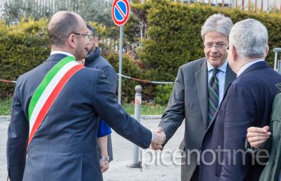 Ascoli, Gentiloni in visita a Monticelli e Ciip: “Progetto periferie per far ripartire città”