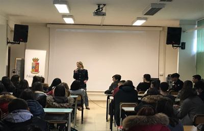 Questura Ascoli, il giorno di San Valentino nelle scuole per sensibilizzare l’amore non violento