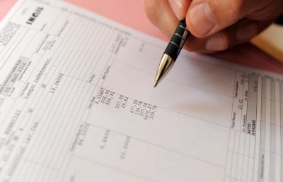 Pagamento stipendi 2018, da luglio addio ai contanti