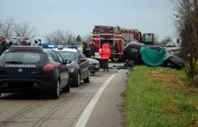 Tragico incidente stradale a Foggia, morti tre ascolani: padre, madre e figlio di due anni