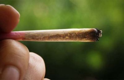 Arterosclerosi e fumo. La causa non sarebbe la cannabis ma il tabacco