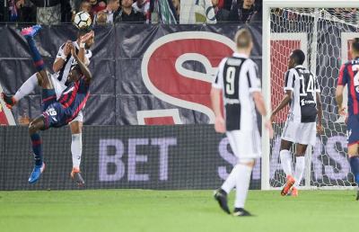 Crotone-Juventus 1-1, highlights. Simy come Ronaldo, rovesciata da urlo!