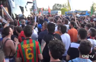 Perugia-Ternana 2-3, esplode l'incontenibile festa dei tifosi delle Fere
