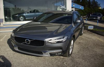 Volvo Cross Country V90, l'ammiraglia vien dalla campagna in su calar del sole