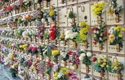 Ascoli Piceno, Castelli su divieti nei cimiteri: ''Sospesi gli effetti della determina''