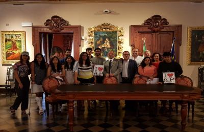 Ascoli Piceno, sindaco Castelli riceve dieci studenti arrivati dall'India
