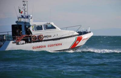 Capitaneria San Benedetto, soccorsi due velisti alla deriva sul litorale di Campofilone
