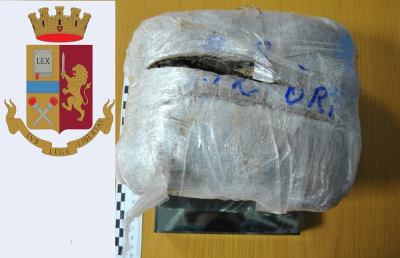 Questura Ascoli-Fermo, arrestati due pregiudicati e sequestrata più di 1 Kg di cocaina 