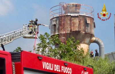 Ripatransone, intervento dei Vigili del Fuoco per incendio in silos falegnameria