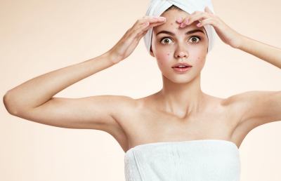 Gli studi lo dimostrano: bere acqua migliora l'aspetto e la salute della pelle