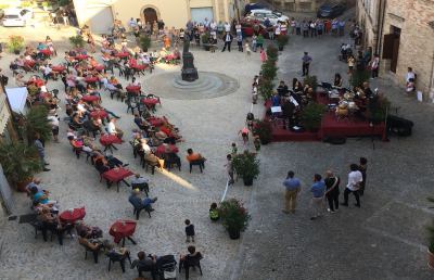 Offida, dopo la riqualificazione inaugurata Piazza Valorani in pieno centro storico