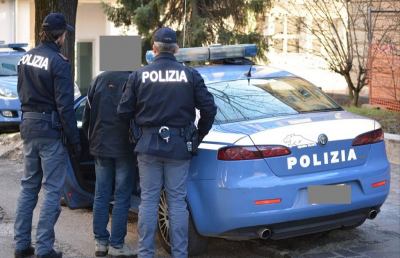 San Benedetto del Tronto, arrestato 21enne specializzato in furti di catenine nei locali