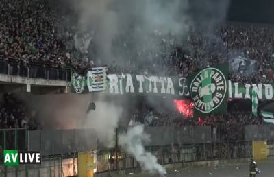 Avellino, l'urlo dei tifosi della Curva Sud: ''Tutti al Coni per difendere la nostra storia''