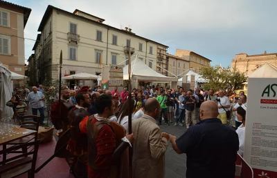 Ascoli Piceno, presentazione dell'oliva ripiena più grande del mondo