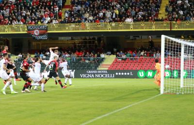 Serie B 1° turno: gare domenicali, primi successi di goleada per Foggia e Cittadella