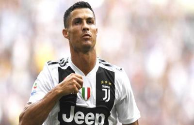 Juventus-Sassuolo 2-1, highlights. Primi gol bianconeri di CR7, follia Douglas Costa